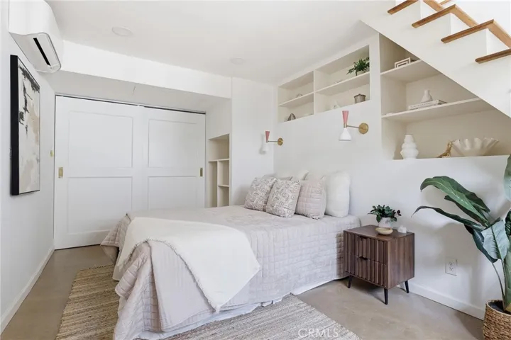 6182 Glen Oak St, Los Angeles, California 90068