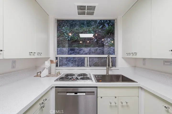 6182 Glen Oak St, Los Angeles, California 90068
