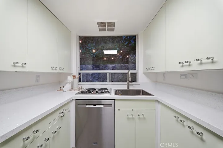 6182 Glen Oak St, Los Angeles, California 90068