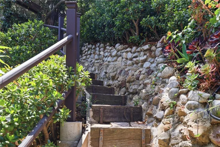 6182 Glen Oak St, Los Angeles, California 90068