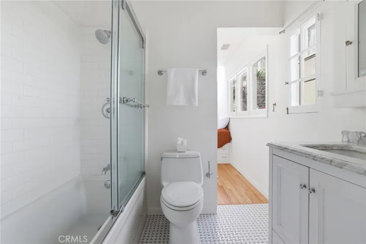 6182 Glen Oak St, Los Angeles, California 90068