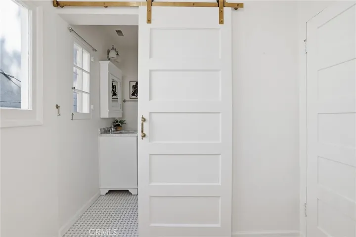 6182 Glen Oak St, Los Angeles, California 90068