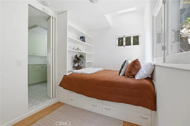 6182 Glen Oak St, Los Angeles, California 90068