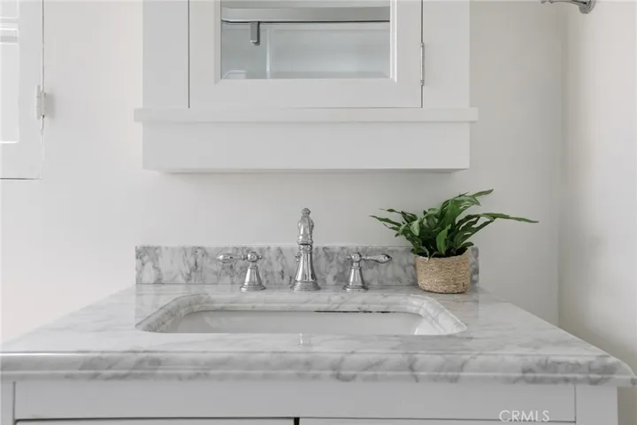 6182 Glen Oak St, Los Angeles, California 90068