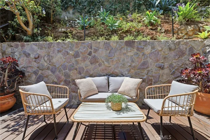6182 Glen Oak St, Los Angeles, California 90068