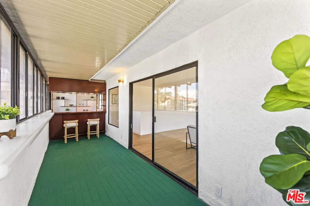 Sunroom and bar area