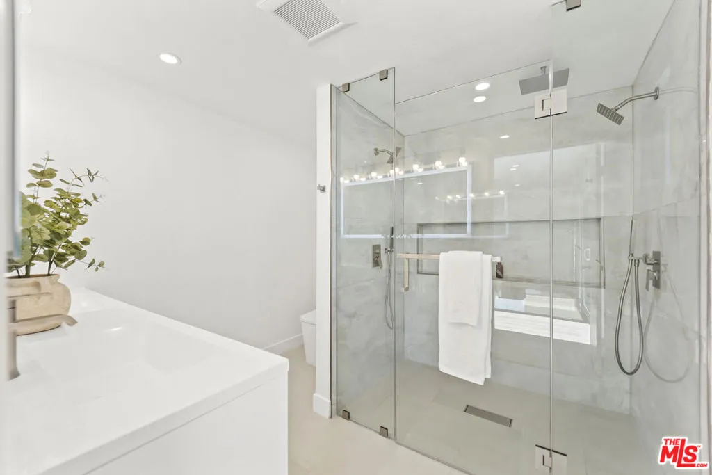 Master bath with dual showers