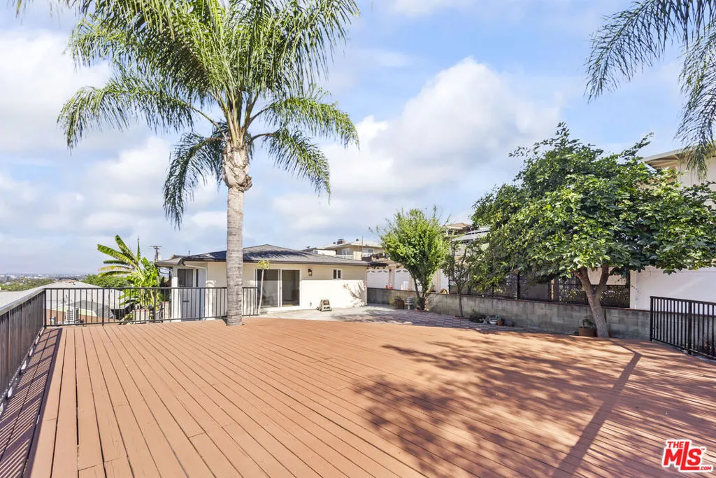 Extended deck and palm trees w