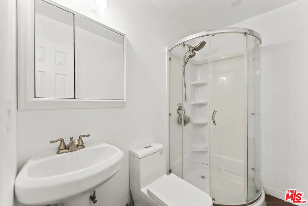 Ground floor 3/4 bathroom and