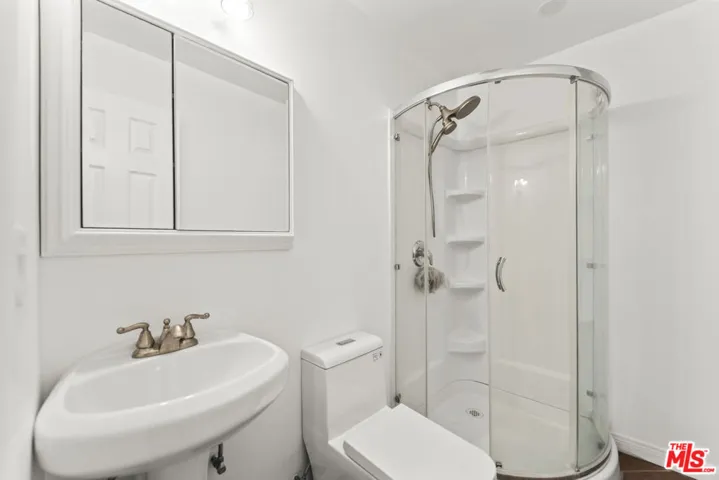 Ground floor 3/4 bathroom and