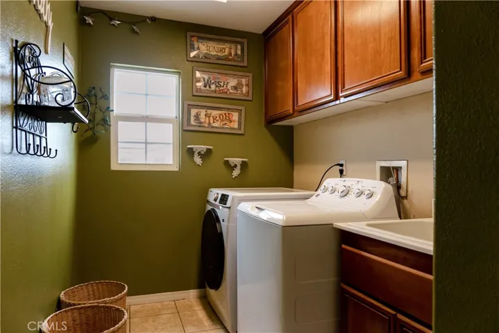 9068 Chimney Rock, Hesperia, California 92344