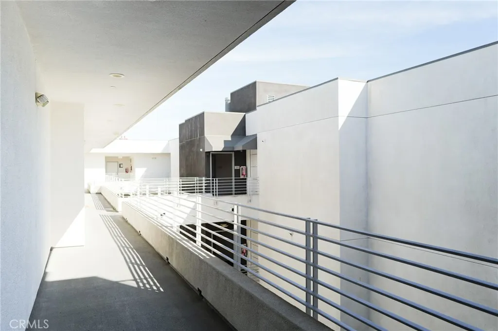 Entry 2 - Elevator (Grey building color)