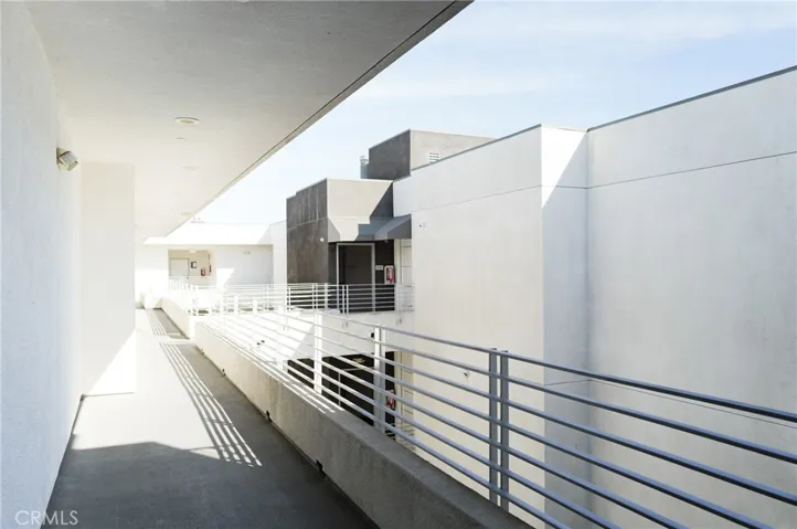 Entry 2 - Elevator (Grey building color)