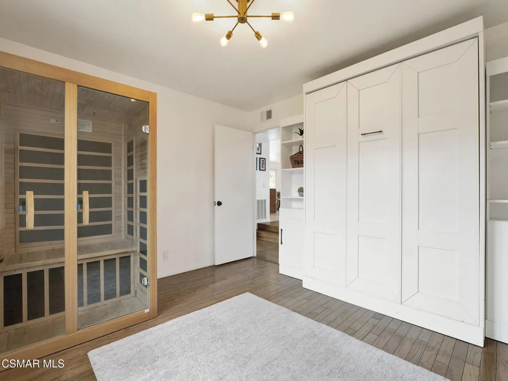 Downstairs bonus room (sauna excluded)
