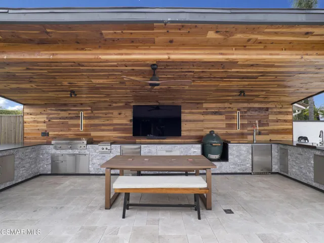 Outdoor kitchen