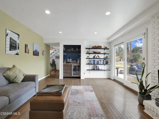 Wet bar, fireplace and sliders