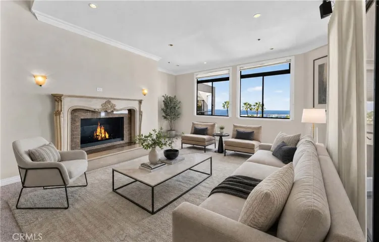 Living Room (Virtually staged)