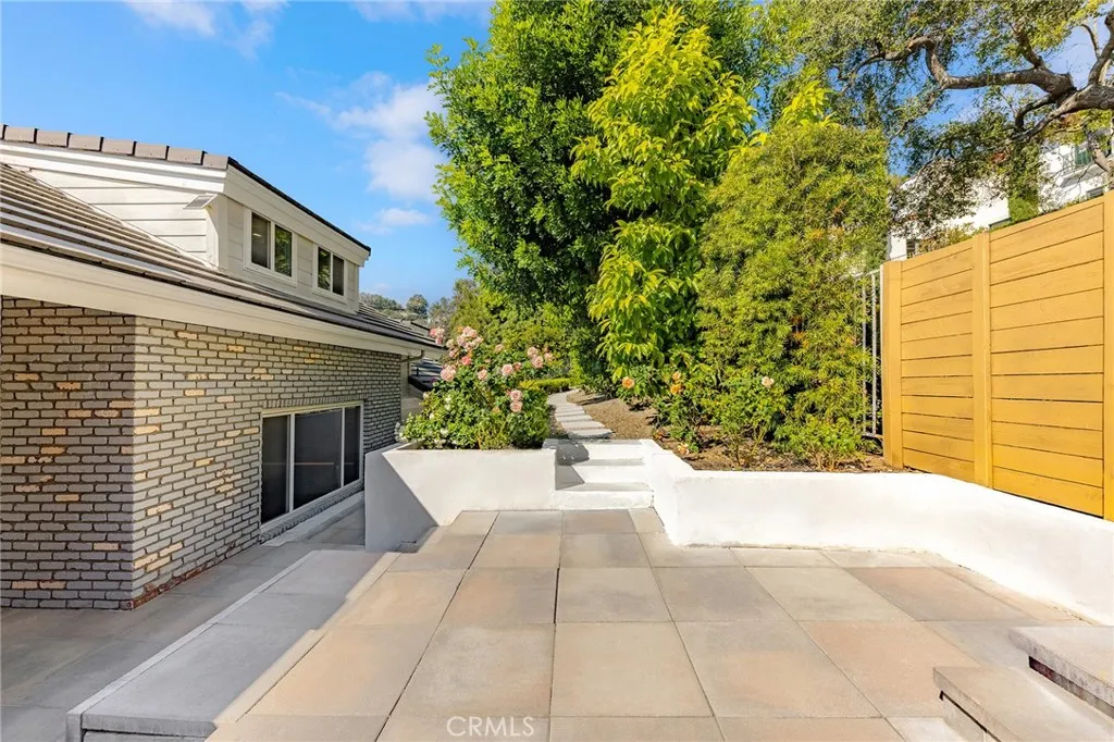 411 Woodcliffe, Pasadena, California 91105 — photo 4