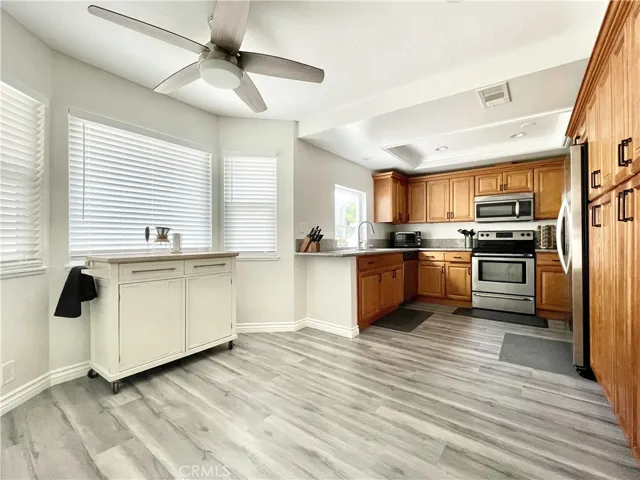 Kitchen eating area