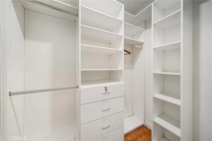 Primary suite walk-in closet