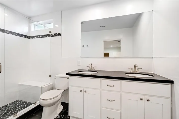 Bedroom 2 En-suite bathroom