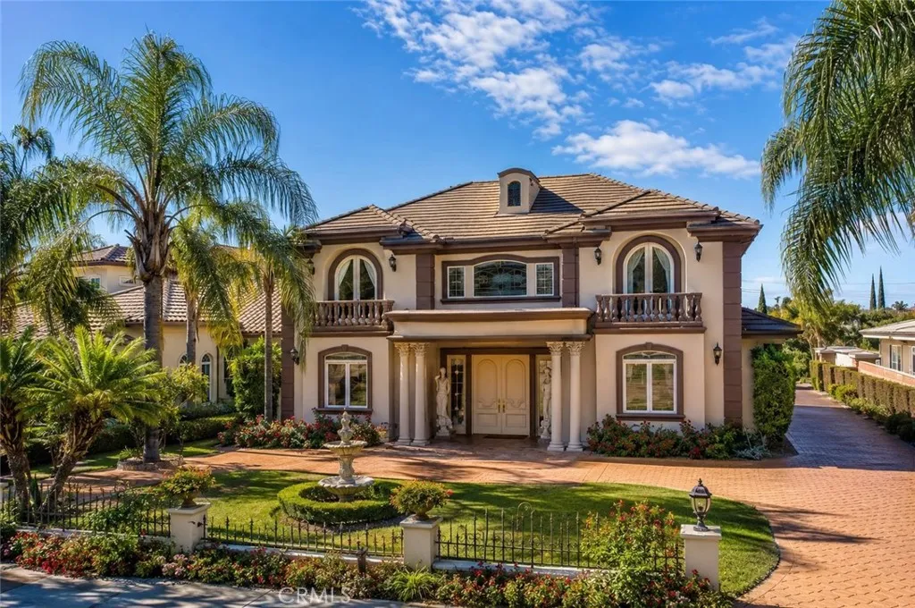 356 W Palm Dr