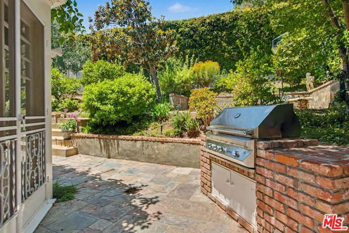11027 Cashmere Street, Los Angeles, California 90049