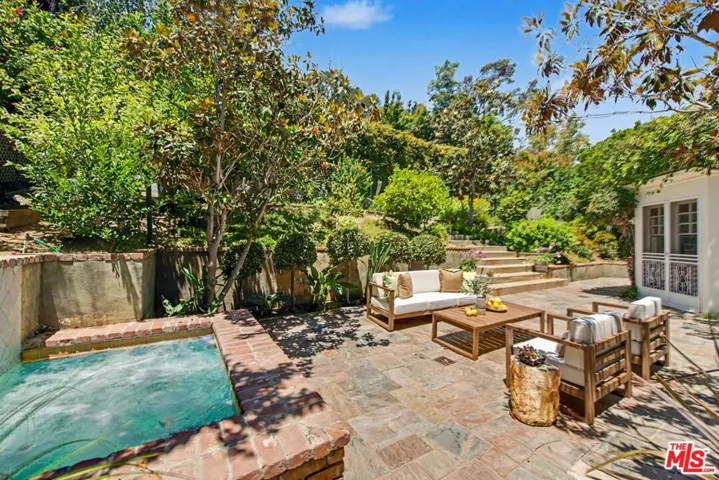 11027 Cashmere Street, Los Angeles, California 90049