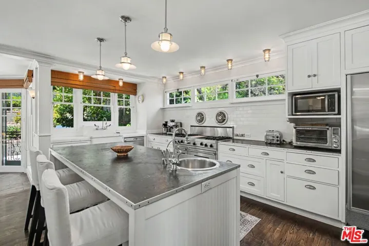 11027 Cashmere Street, Los Angeles, California 90049