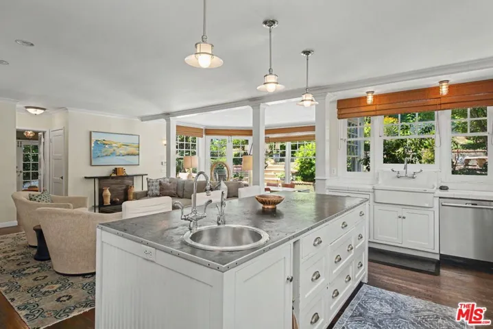 11027 Cashmere Street, Los Angeles, California 90049