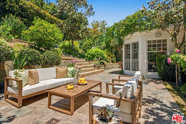 11027 Cashmere Street, Los Angeles, California 90049