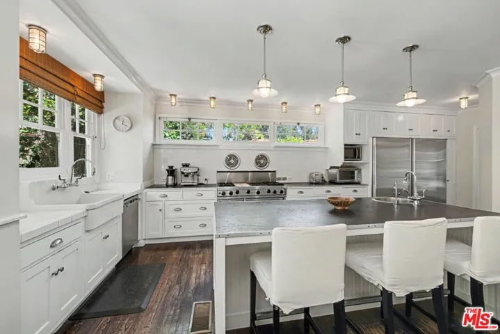 11027 Cashmere Street, Los Angeles, California 90049