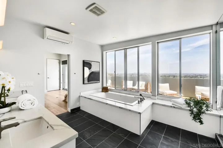 5725 Soledad Mountain, La Jolla, California 92037