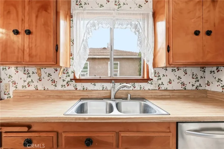 836 N 10th, Upland, California 91786