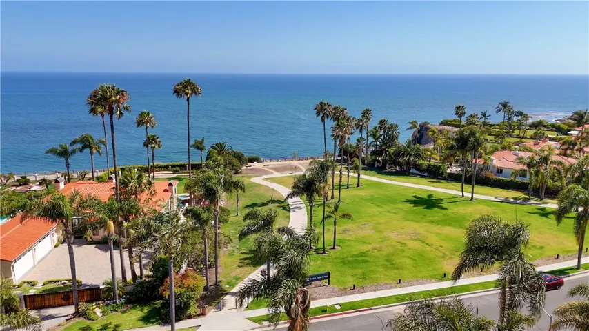 Park & Ocean Nearby