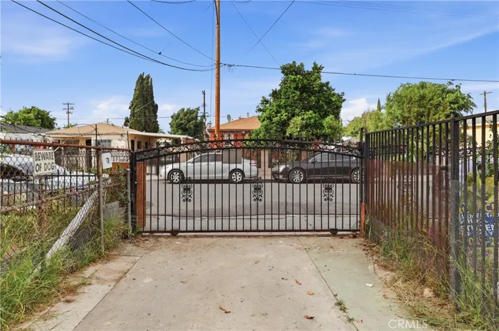 440 W Cherry, Compton, California 90222