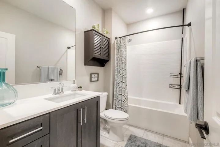 1st floor bathroom adjacent to the bedroom