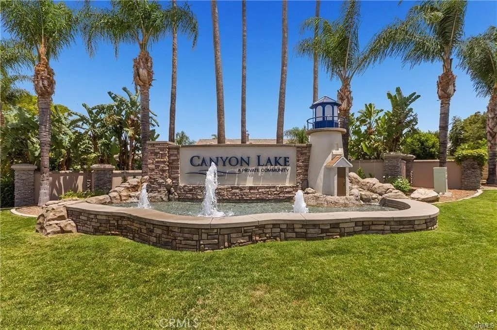 Canyon Lake Entry