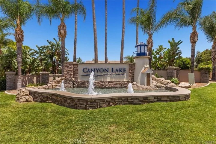 Canyon Lake Entry