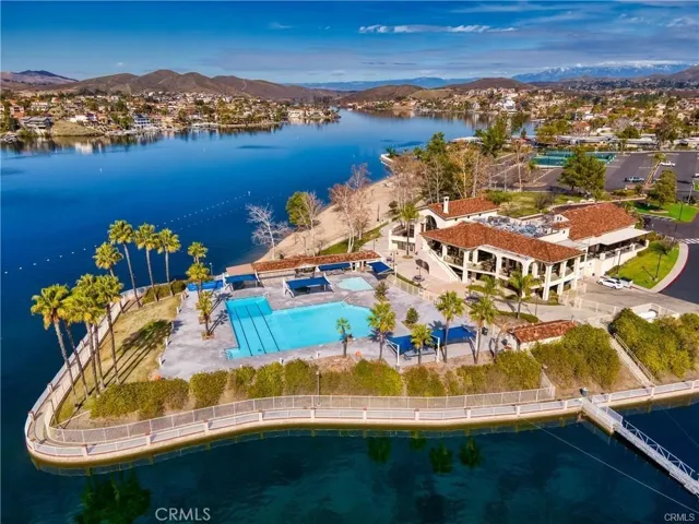 Lodge / Pool