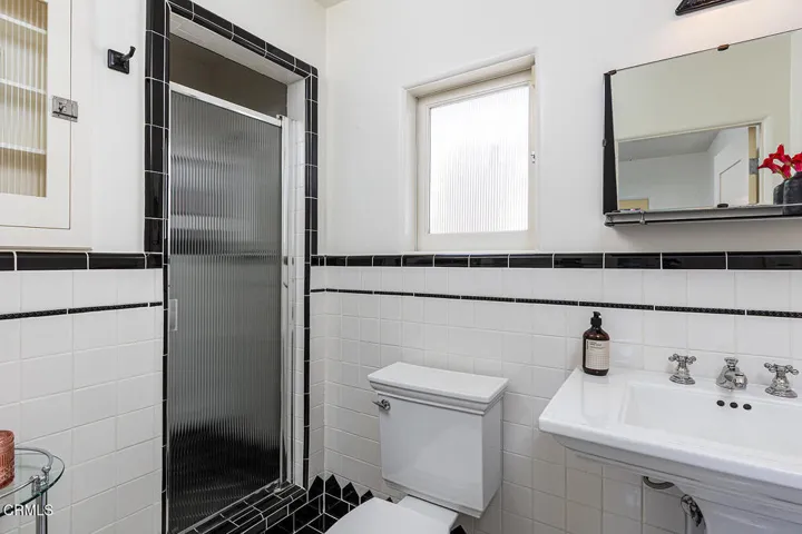 3177 Lake Hollywood Dr 017-mls