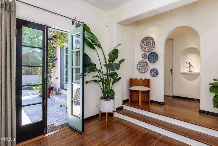 3177 Lake Hollywood Dr 018-mls