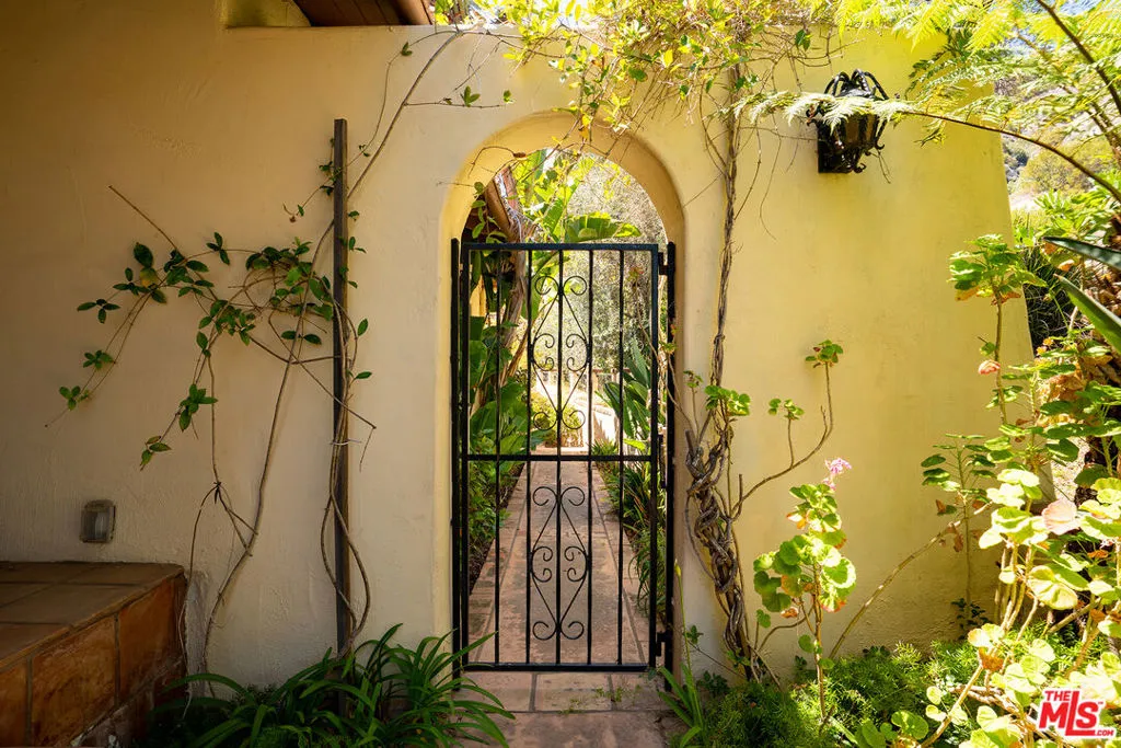 Private Entrance