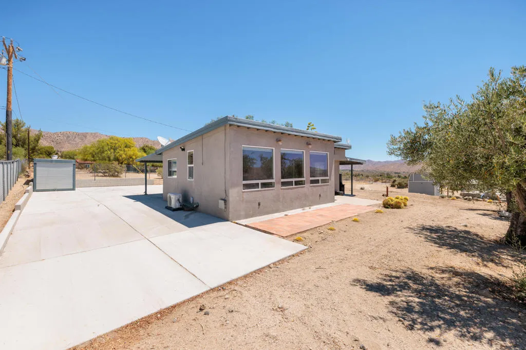 10860 Juniper Avenue, Morongo Valley, California 92256 — photo 4