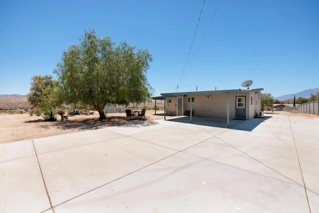 10860 Juniper Avenue, Morongo Valley, California 92256 — photo 5