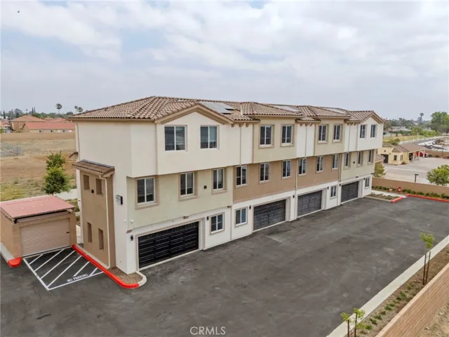 8423 Tamarind Avenue, Fontana, California 92335