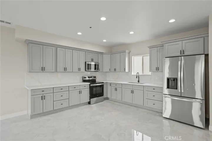 8423 Tamarind Avenue, Fontana, California 92335