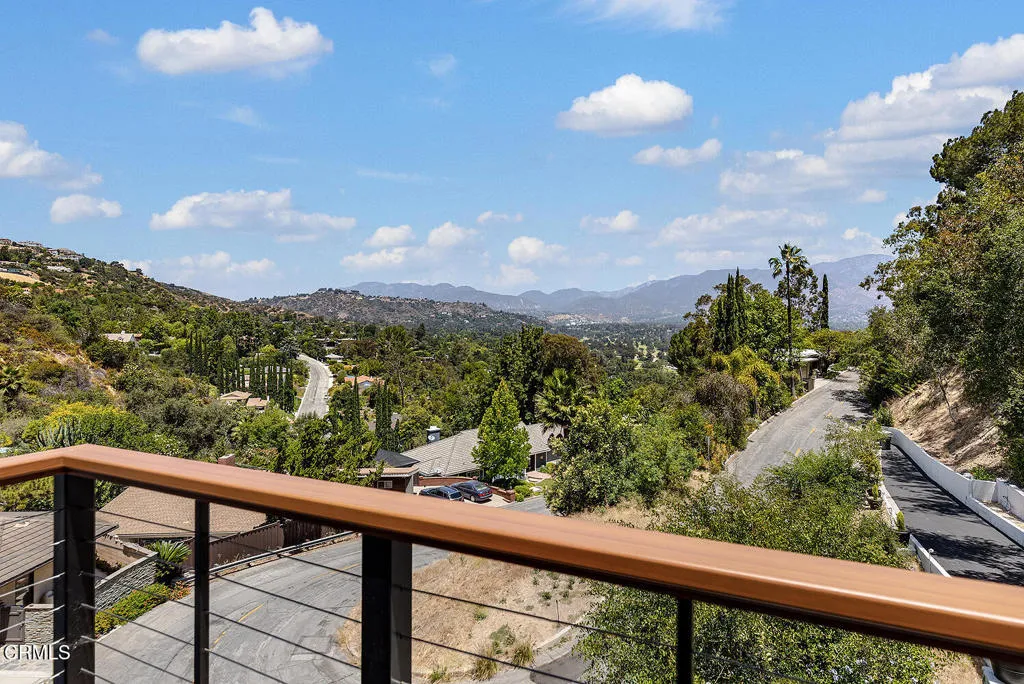 981 Glen Oaks Blvd 019-mls