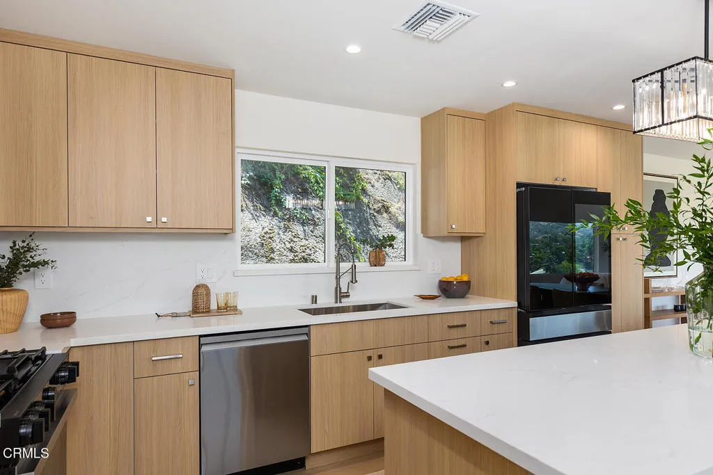 981 Glen Oaks Blvd 029-mls
