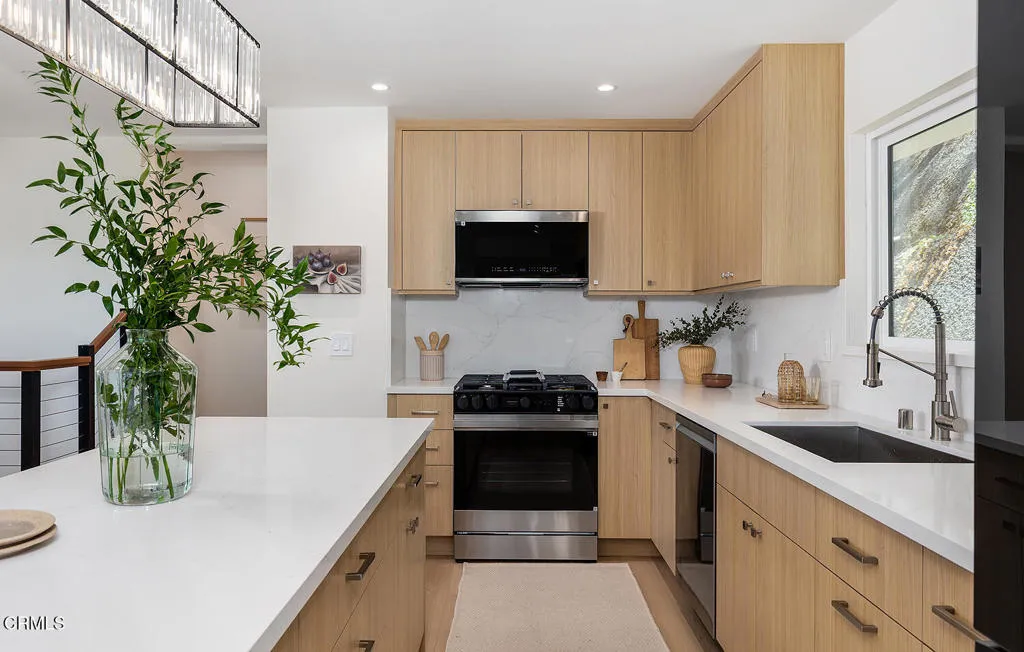 981 Glen Oaks Blvd 028-mls